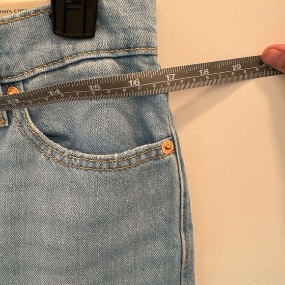 NEW Universal Thread™ Light Wash Women's Mid-Rise Boyfriend Jeans - Picture 6 of 11